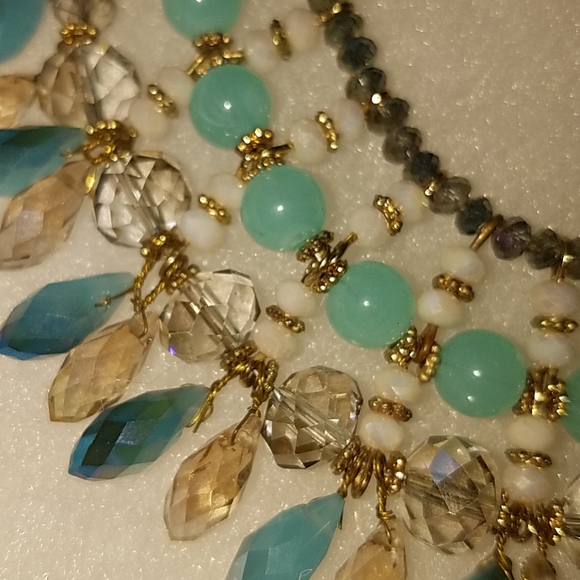 NWT Layered Statement Necklace Gold - Picture 3 of 6